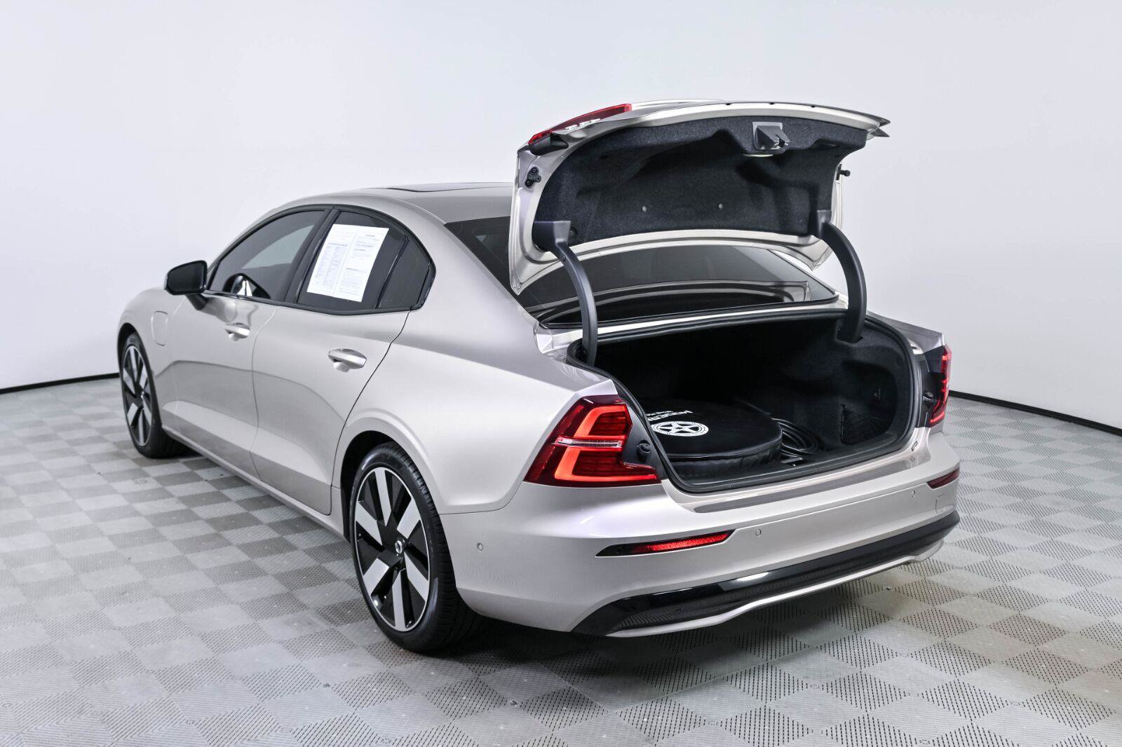 Certified 2024 Volvo S60 T8 Ultimate w/ Climate Package AWD/4WD image 30