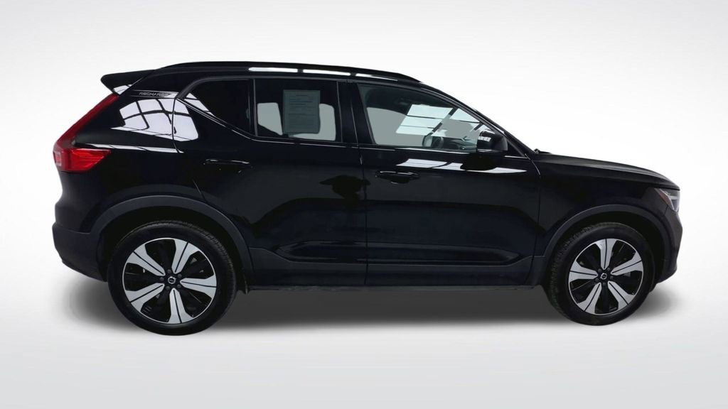 Used 2023 Volvo XC40 Recharge Core image 9