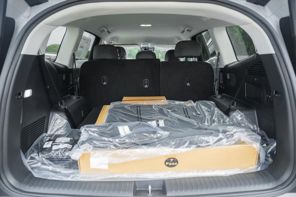 New 2026 Hyundai Ioniq 9 SE image 9