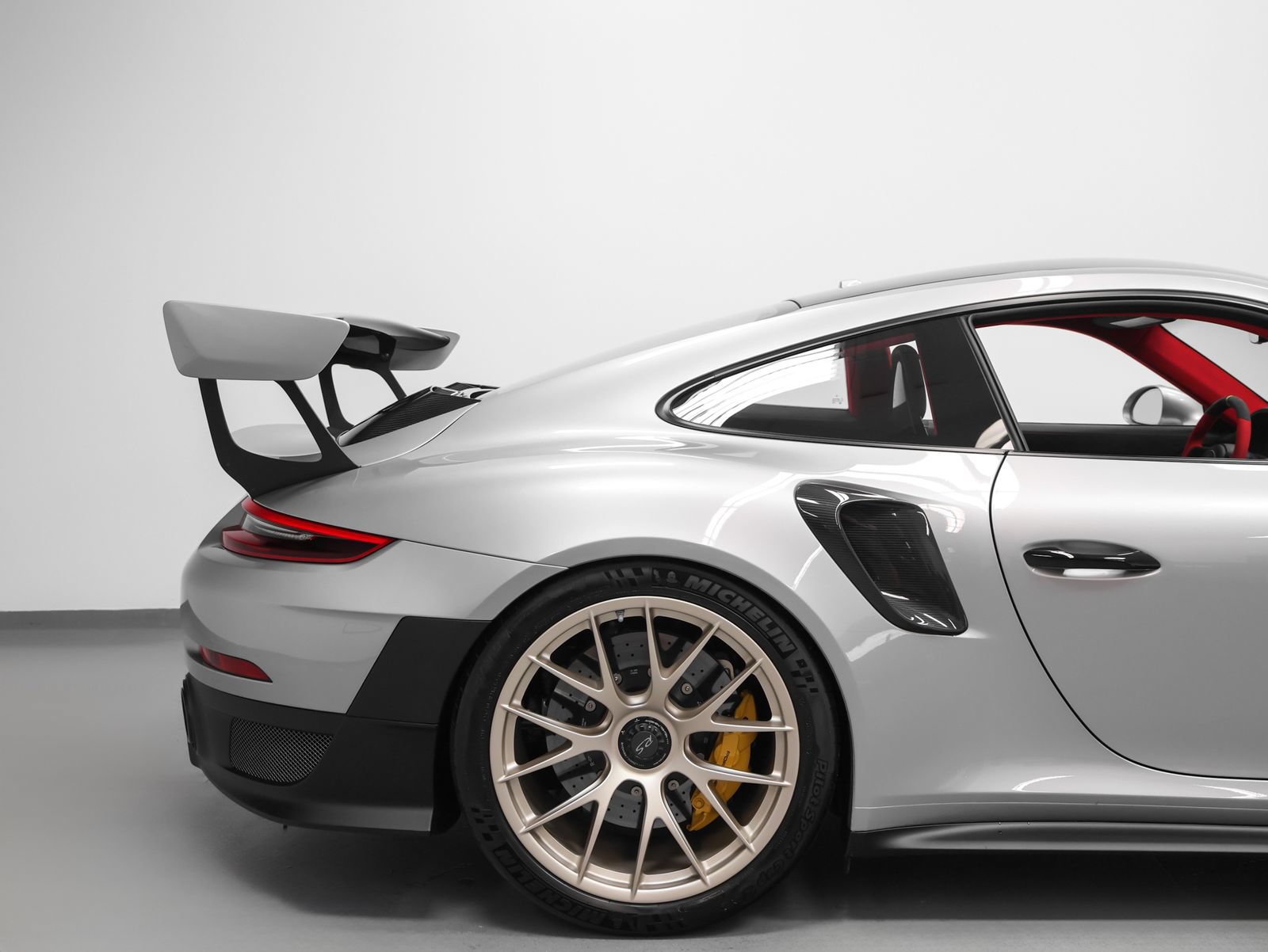 Certified 2018 Porsche 911 GT2 RS RWD image 15