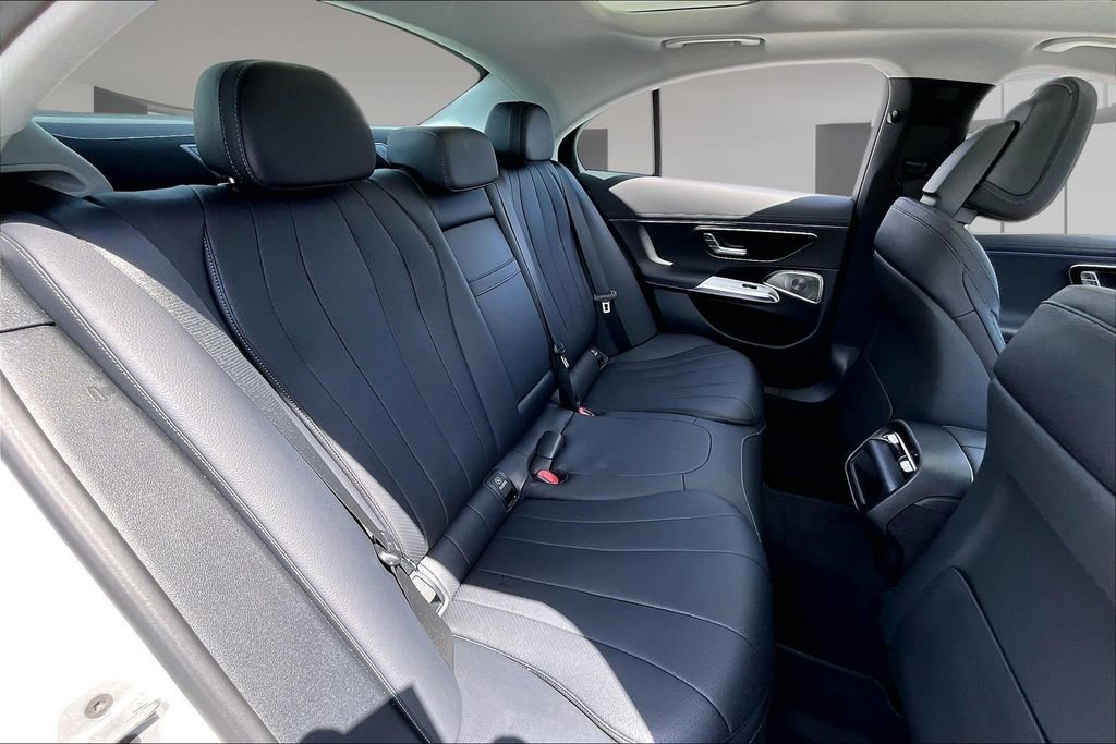Used 2025 Mercedes-Benz E 350 4MATIC Sedan image 23