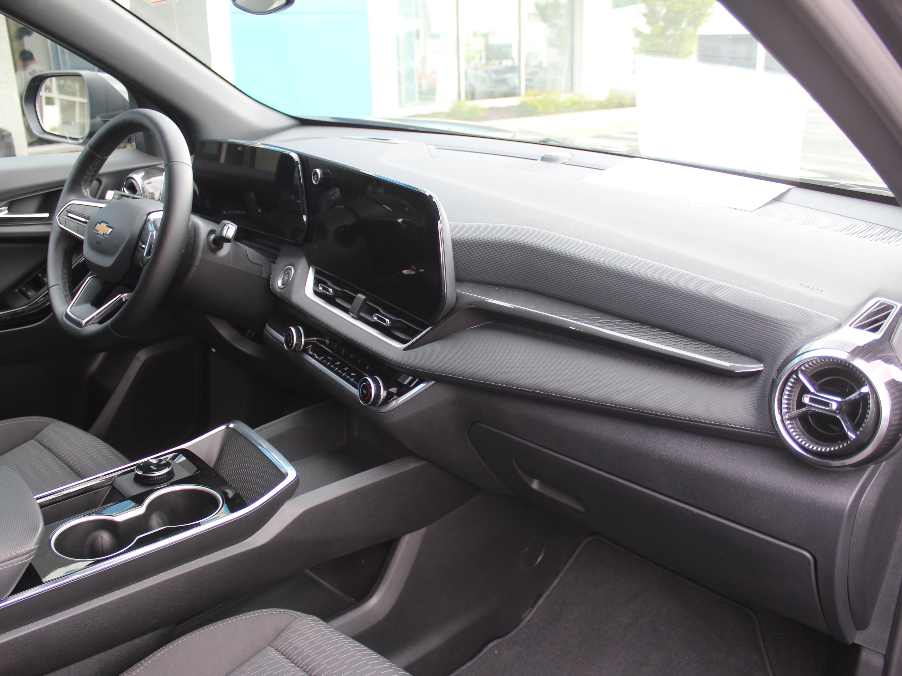 Used 2026 Chevrolet Equinox LT FWD image 27
