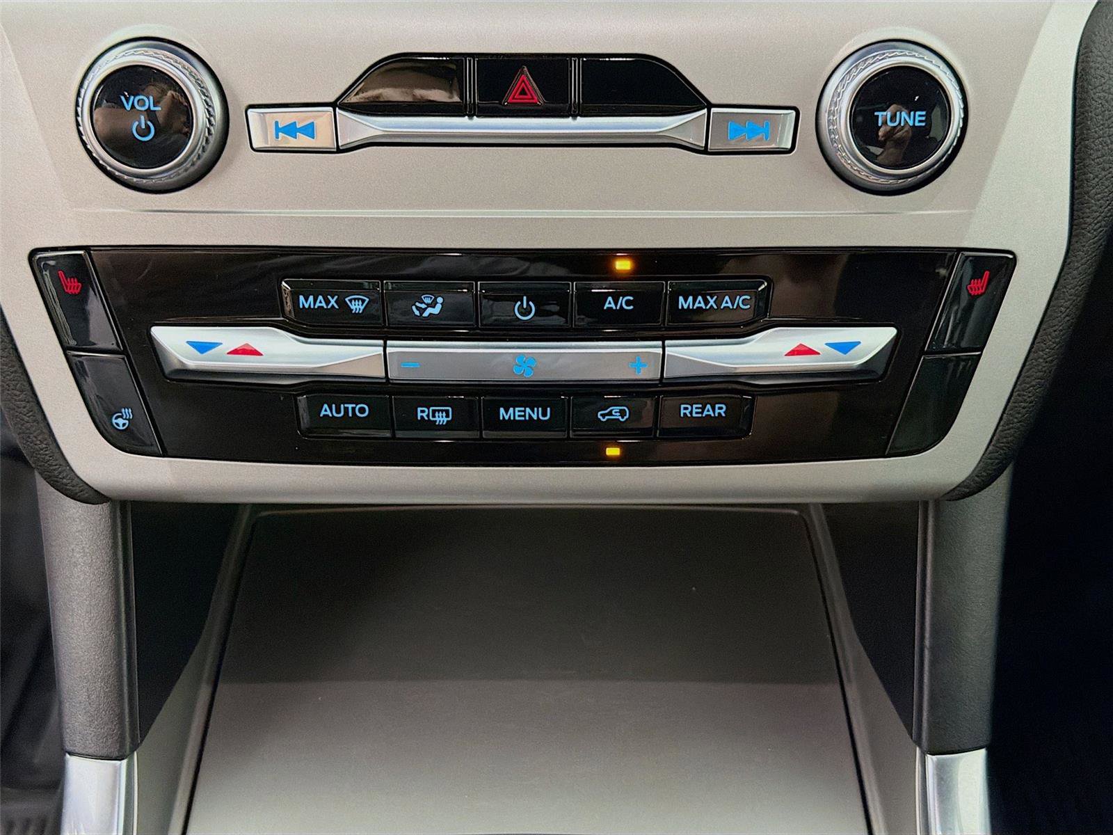 Used 2022 Ford Explorer XLT w/ Equipment Group 202A image 16