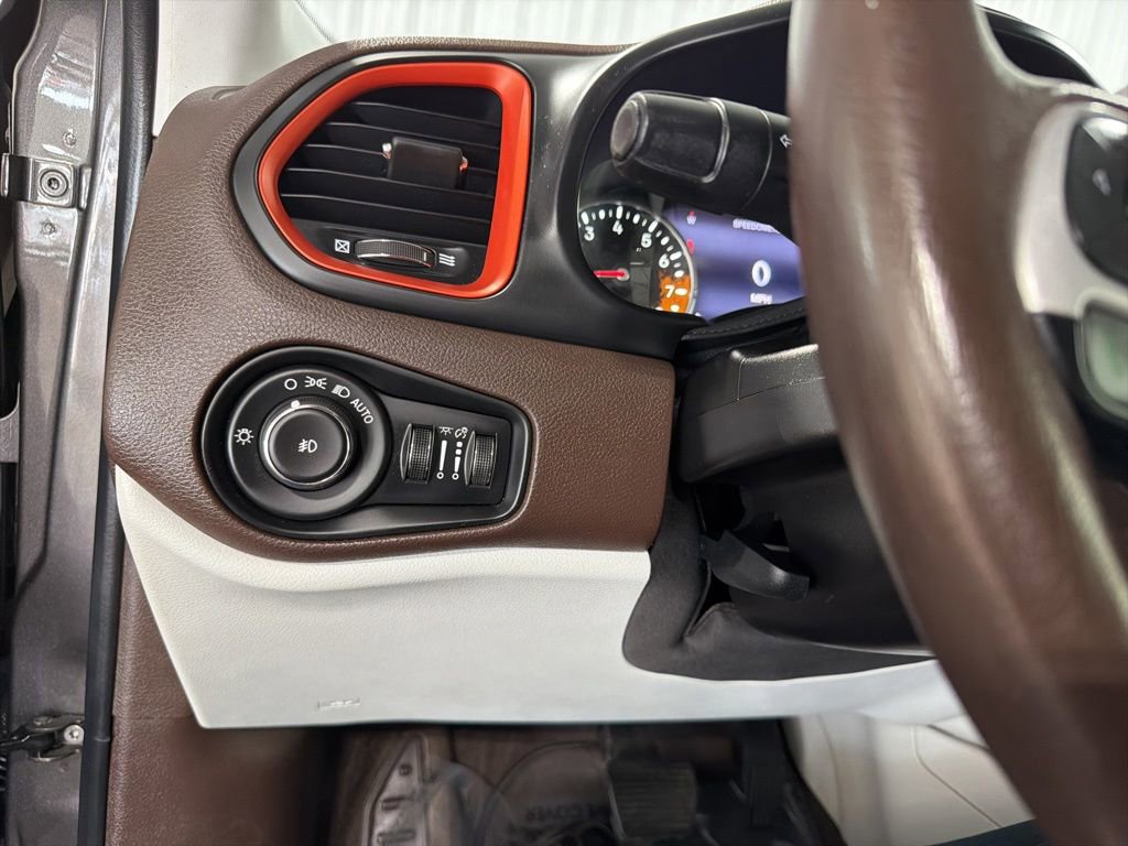 Used 2017 Jeep Renegade Limited w/ Safety & Security Group AWD/4WD image 32