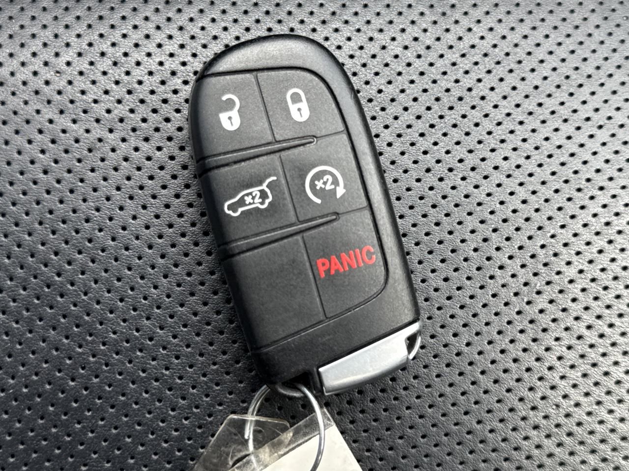 Used 2016 Jeep Grand Cherokee Overland w/ Advanced Technology Group image 28