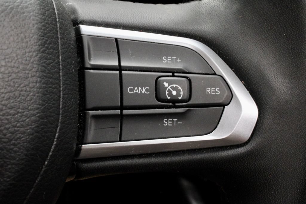 Used 2023 Jeep Compass Latitude w/ Sun and Sound Group AWD/4WD image 28
