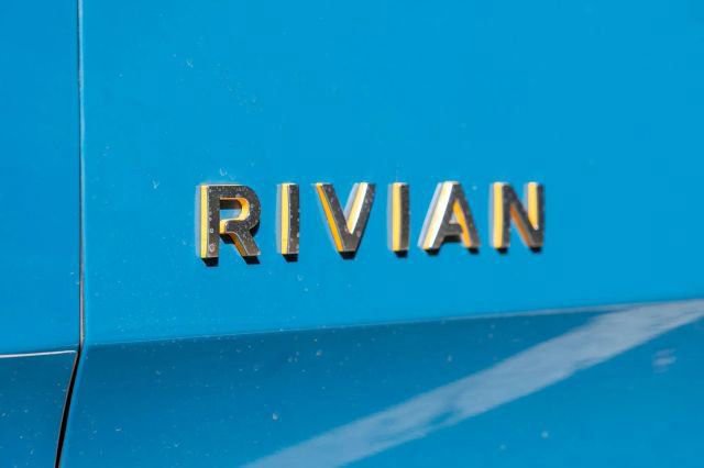 Used 2024 Rivian R1S Launch Edition image 16