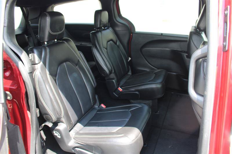Used 2025 Chrysler Pacifica Select FWD image 15