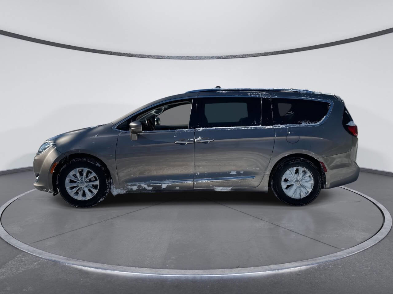 Used 2018 Chrysler Pacifica Touring-L image 2