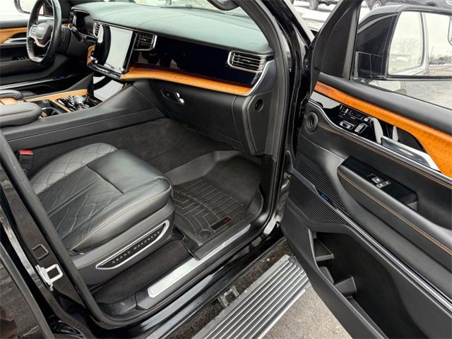 Used 2022 Jeep Grand Wagoneer Series III image 17