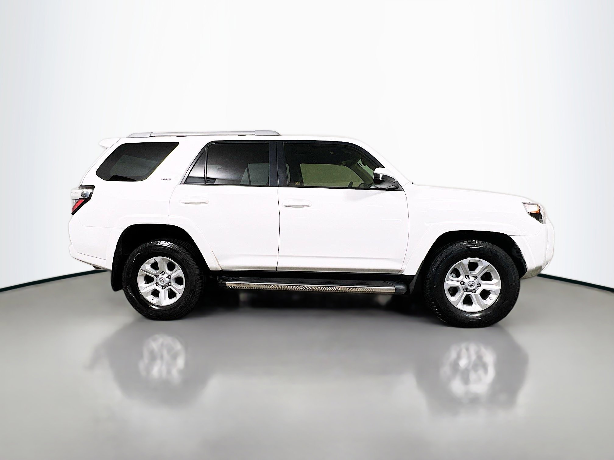 Used 2016 Toyota 4Runner SR5 image 3