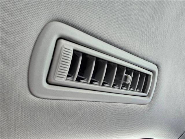 Used 2021 Toyota Highlander LE FWD image 16