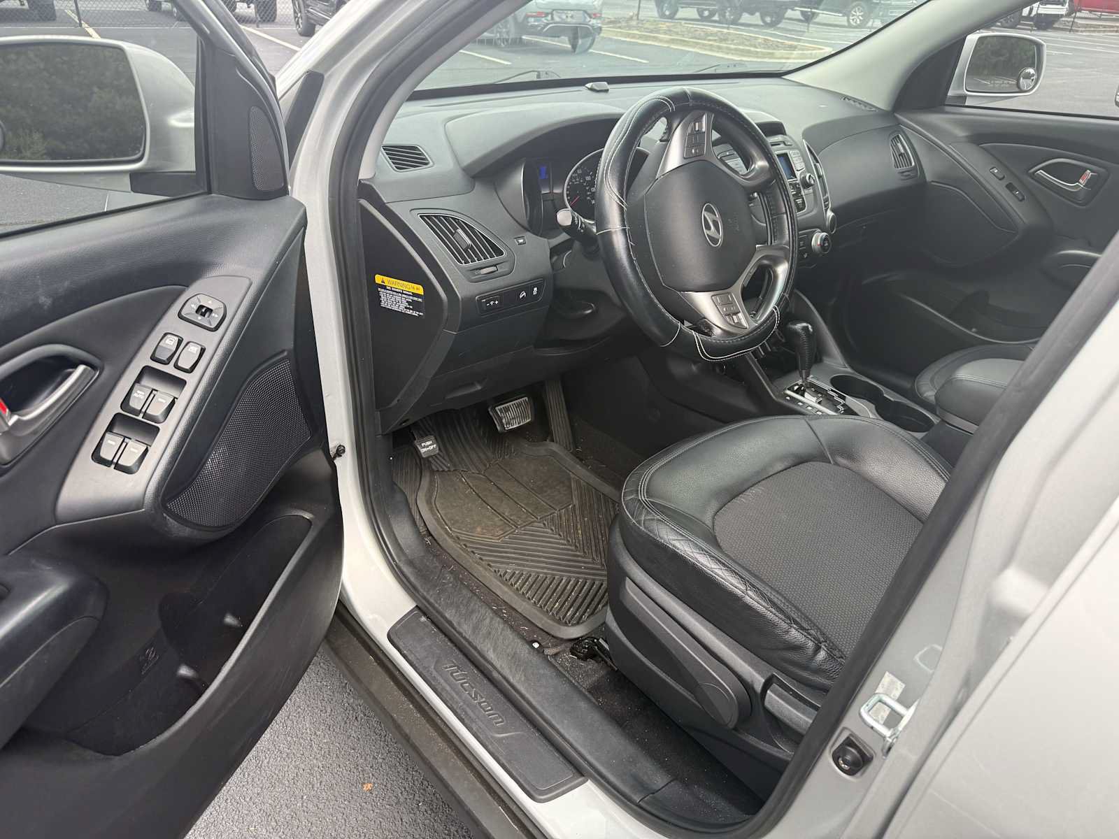 Used 2011 Hyundai Tucson GLS FWD image 10