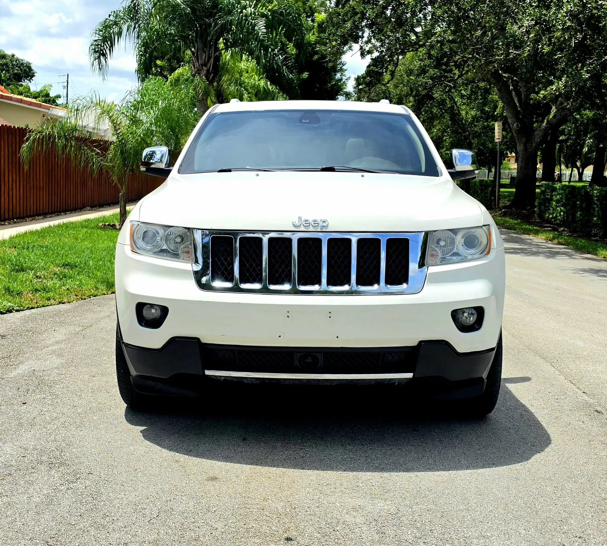 Used 2012 Jeep Grand Cherokee Overland AWD/4WD image 2