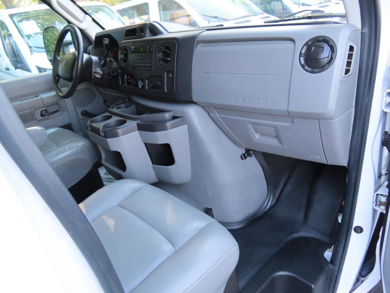 Used 2014 Ford E-150 and Econoline 150 RWD image 8