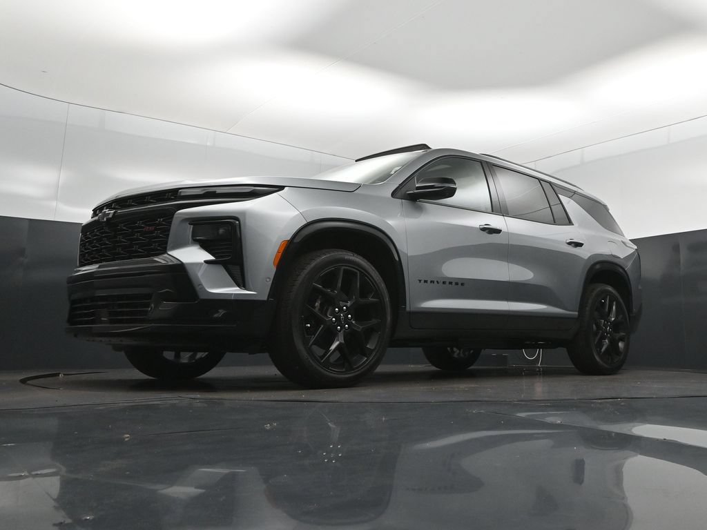 New 2026 Chevrolet Traverse RS w/ LPO, Floor Liner Package FWD image 38