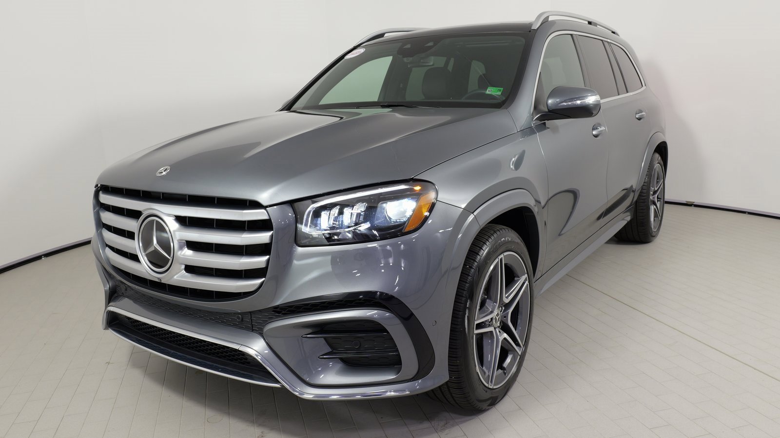 Used 2024 Mercedes-Benz GLS 450 4MATIC w/ AMG Line Exterior image 4