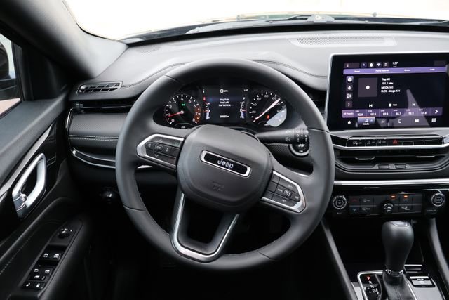 Used 2024 Jeep Compass Latitude w/ Altitude Special Edition image 11