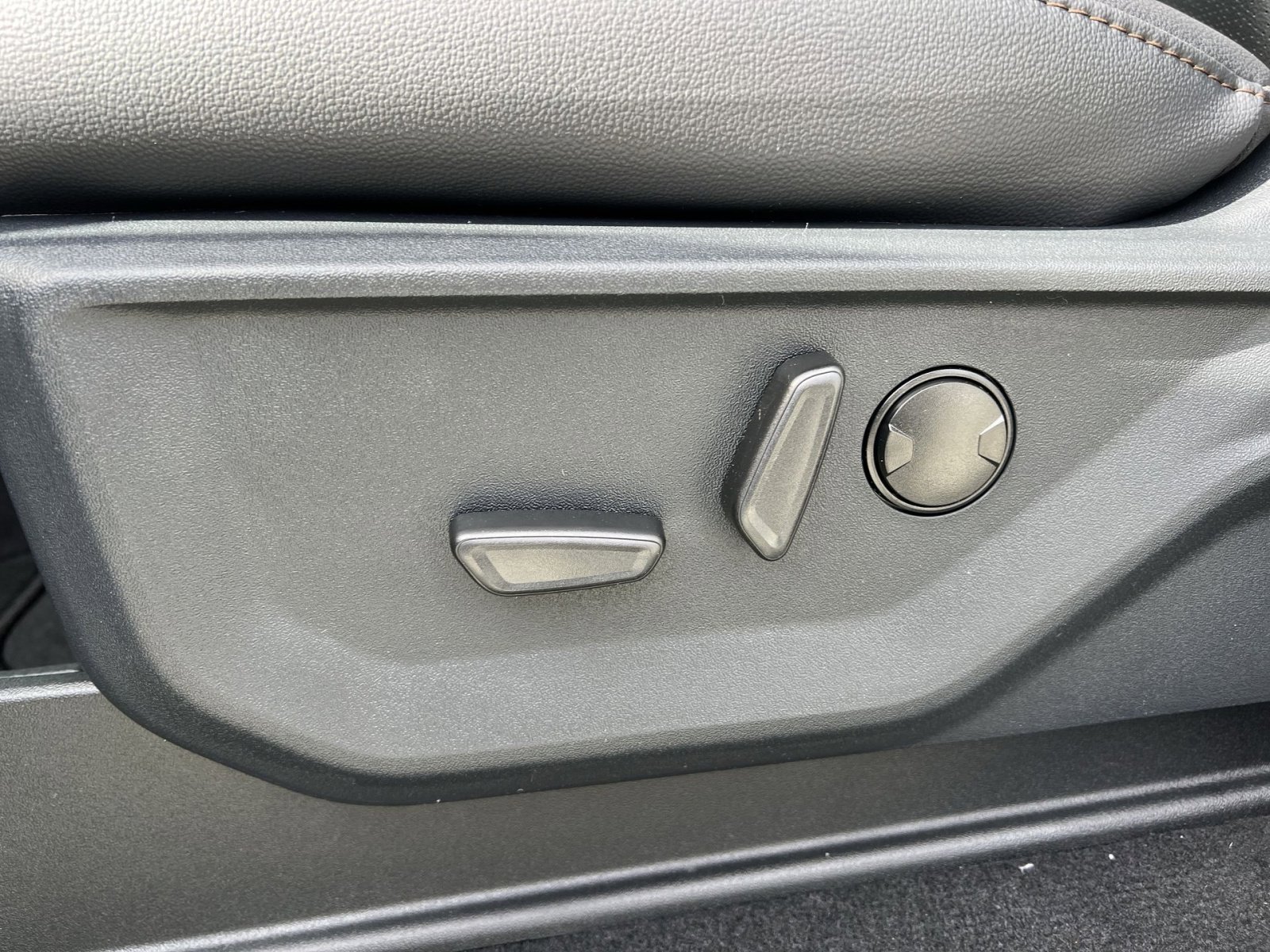 New 2026 Ford F250 Lariat w/ FX4 Off-Road Package image 14