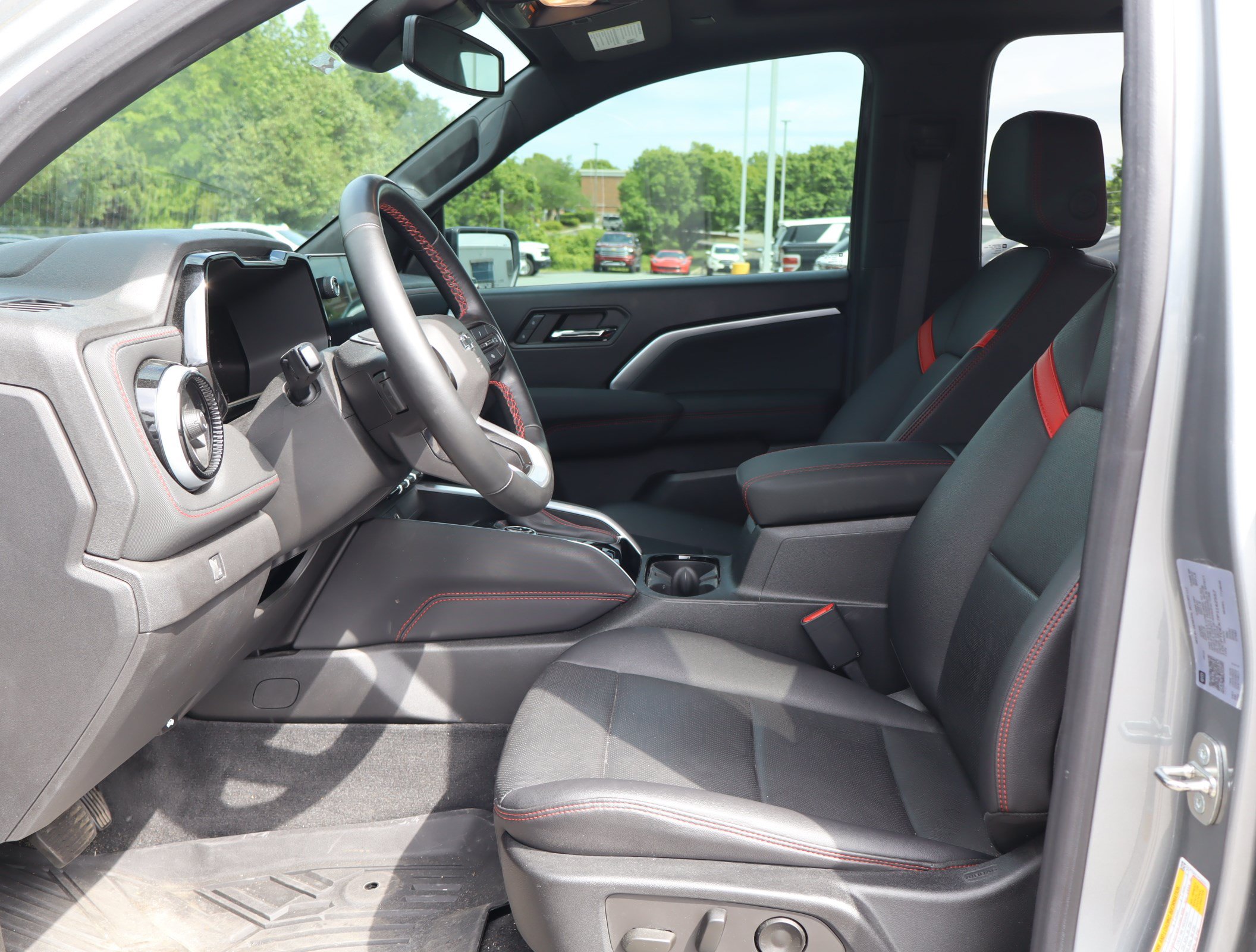 Used 2023 Chevrolet Colorado Z71 w/ Z71 Convenience Package 2 AWD/4WD image 14