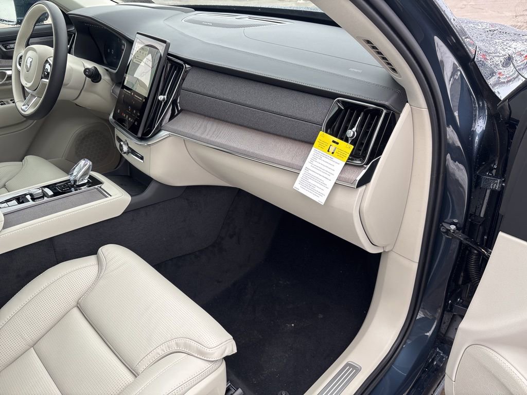 New 2026 Volvo XC90 B6 Ultra w/ Protection Package image 39
