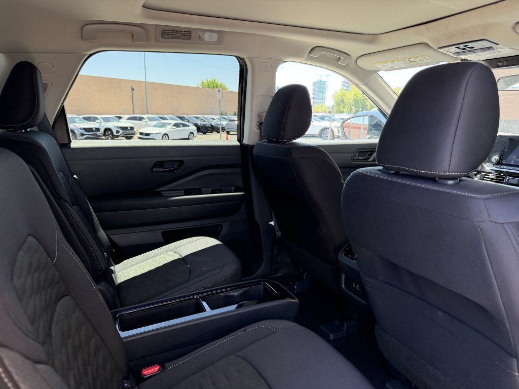 Used 2025 Nissan Pathfinder SV w/ SV Premium Package FWD image 39