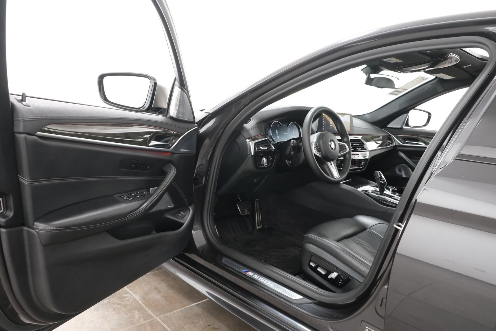 Used 2018 BMW M550i xDrive AWD/4WD image 26