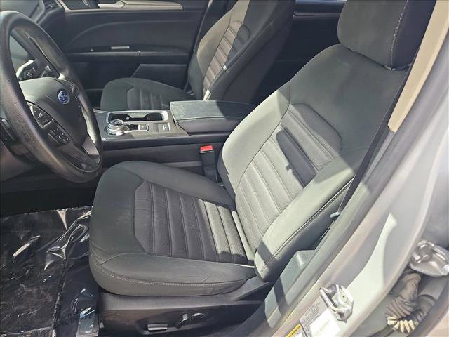 Used 2017 Ford Fusion SE w/ Fusion SE Technology Package image 13
