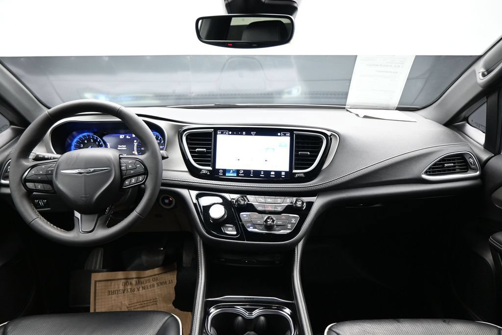 Used 2024 Chrysler Pacifica Limited w/ Uconnect Theater Family Group AWD/4WD image 13