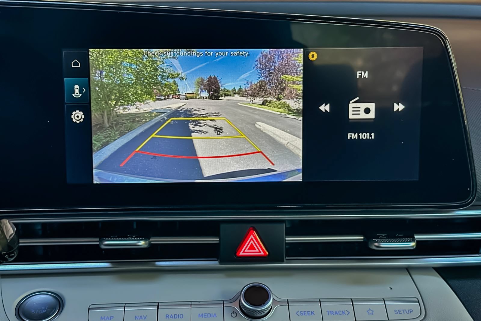 Used 2025 Hyundai Elantra Limited FWD image 25