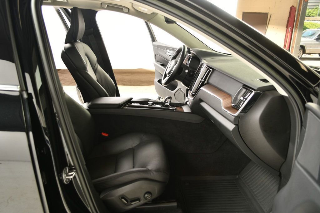 Used 2022 Volvo XC60 B5 Momentum w/ Protection Package Premier image 28
