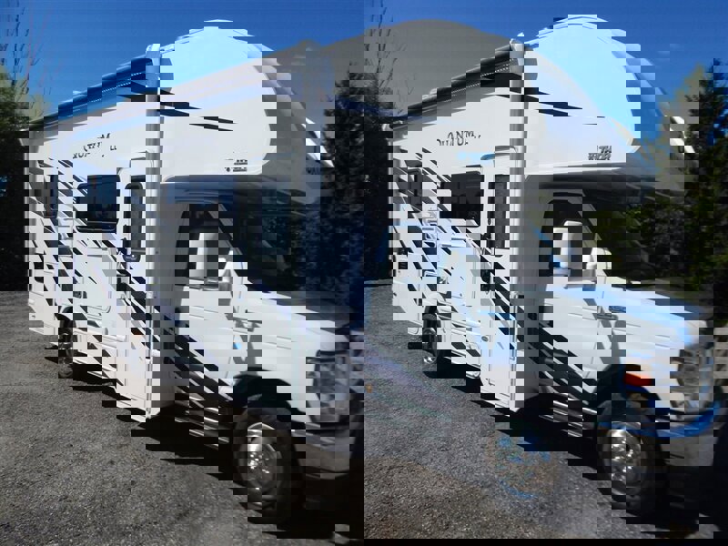 Used 2022 Ford E-450 and Econoline 450 Super Duty w/ Motorhome Prep Package image 2