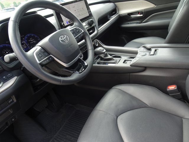 Used 2024 Toyota Grand Highlander AWD image 13