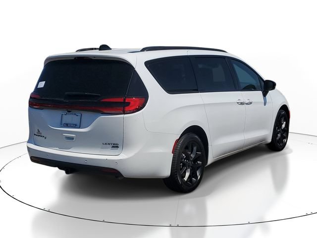 New 2026 Chrysler Pacifica Limited w/ S Appearance Package AWD/4WD image 4