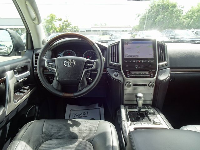 Used 2017 Toyota Land Cruiser image 21