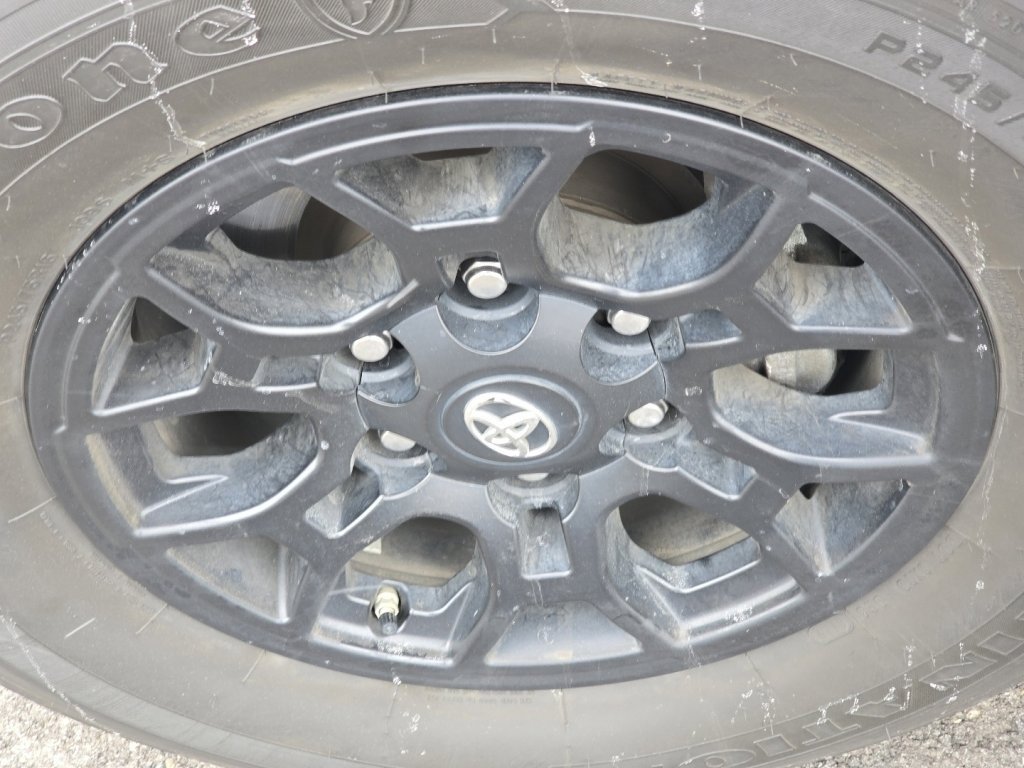 Used 2020 Toyota Tacoma SR w/ SX Package image 29