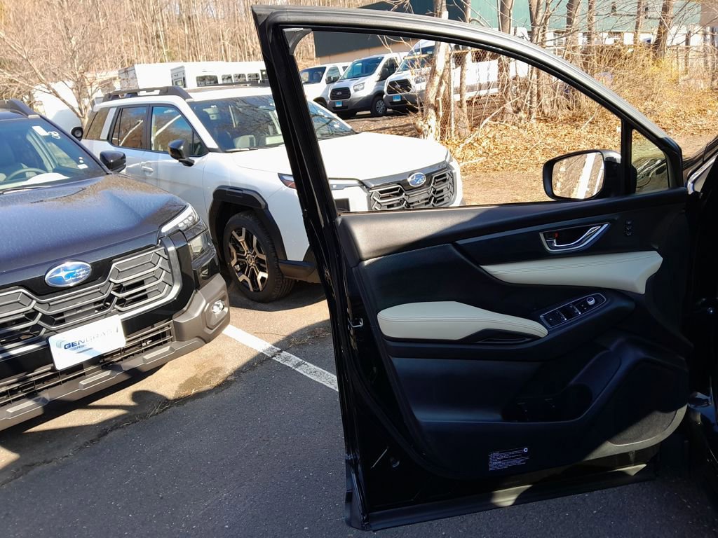 Used 2022 Subaru Ascent Limited image 11