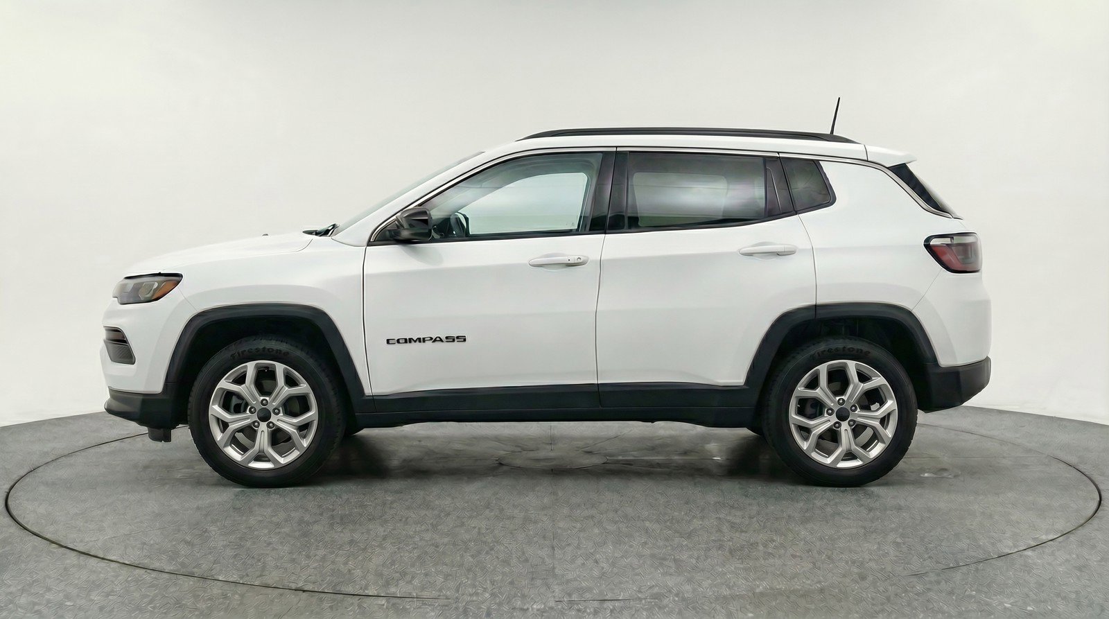Used 2025 Jeep Compass Latitude AWD/4WD image 5