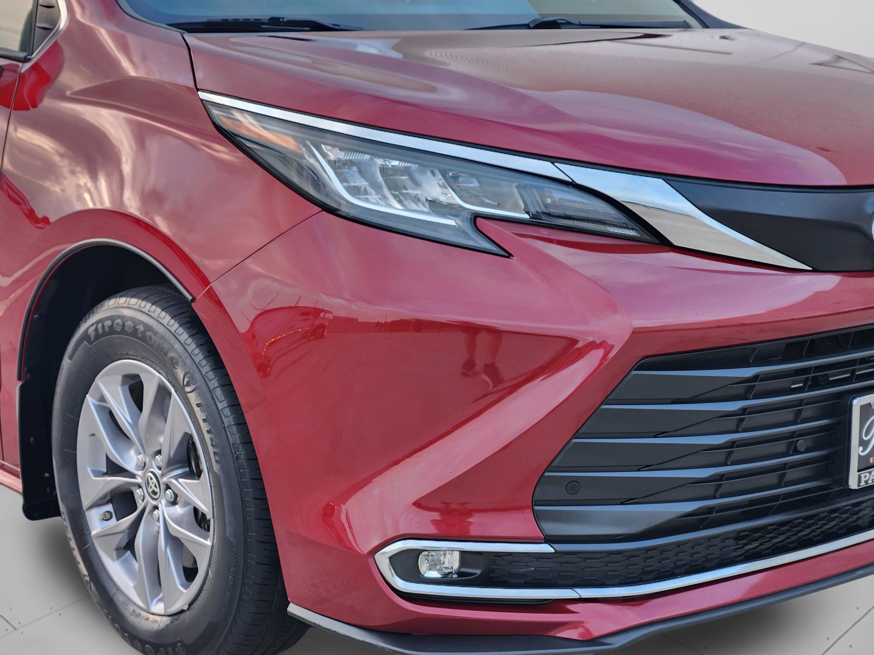 Used 2021 Toyota Sienna XLE FWD image 28