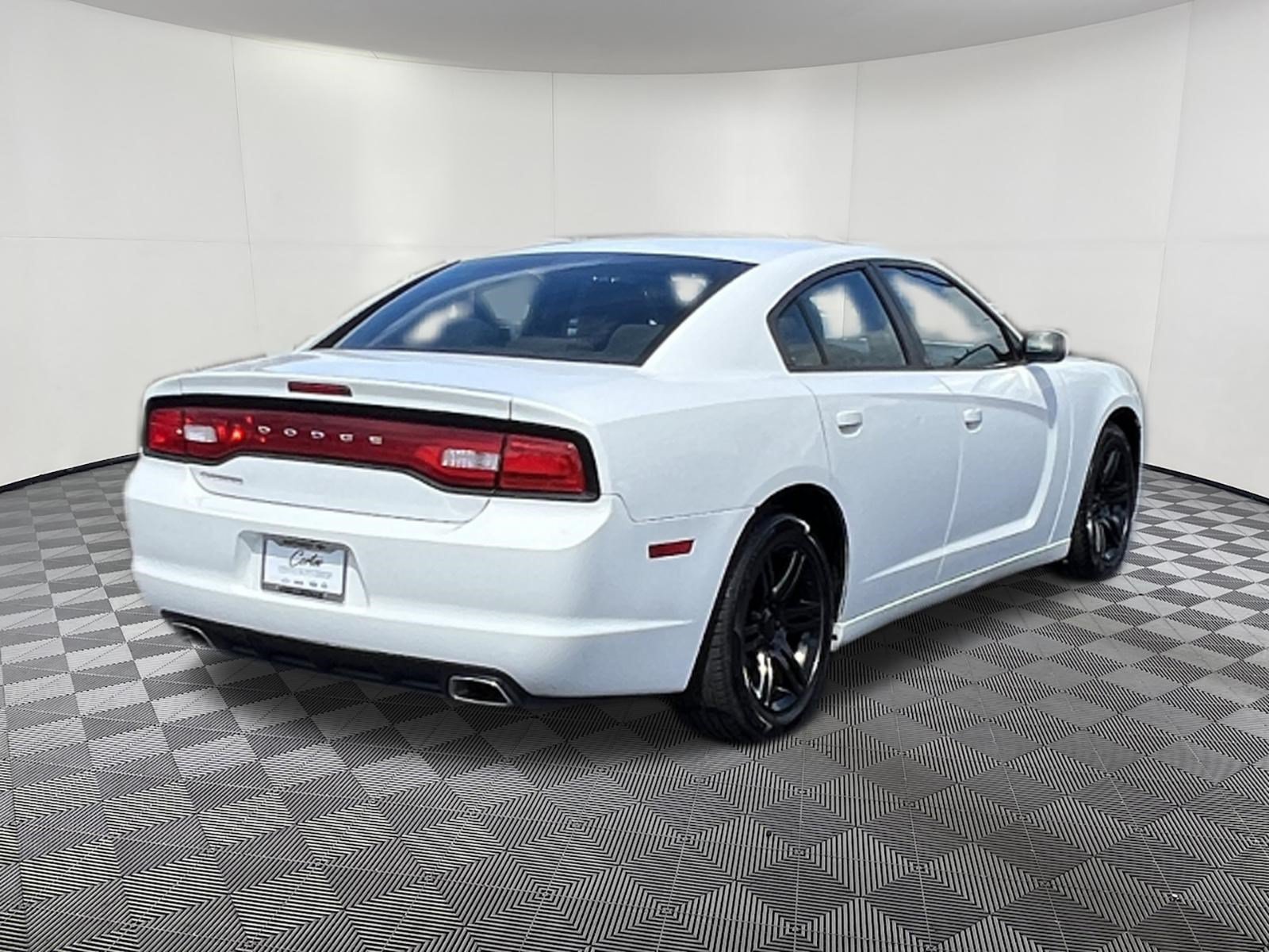 Used 2014 Dodge Charger SE RWD image 6