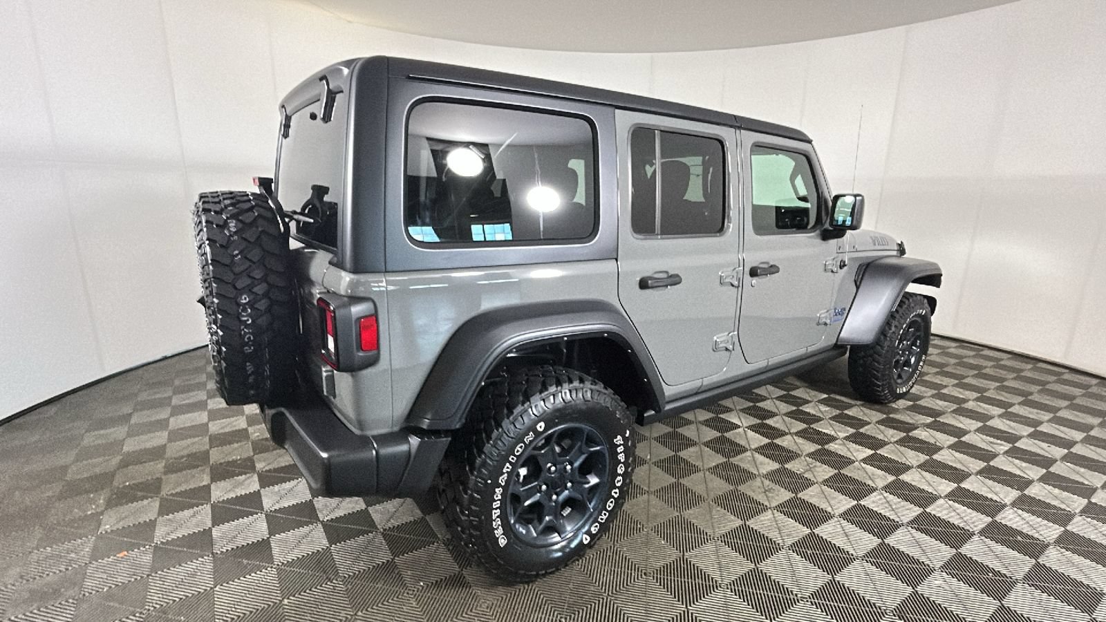 Used 2023 Jeep Wrangler Unlimited w/ Convenience Group AWD/4WD image 3