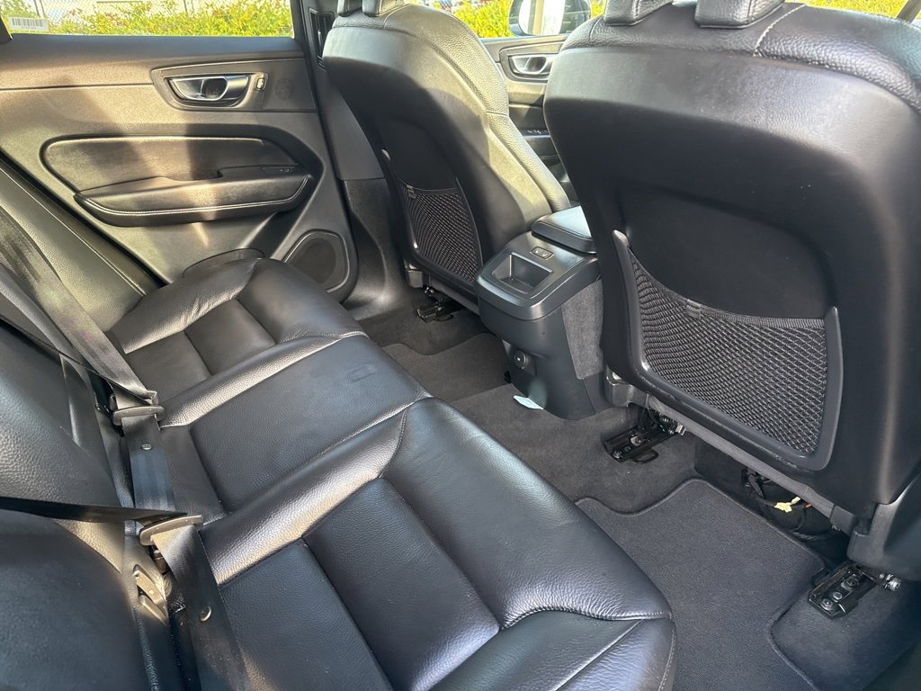 Used 2023 Volvo XC60 B5 Plus image 23