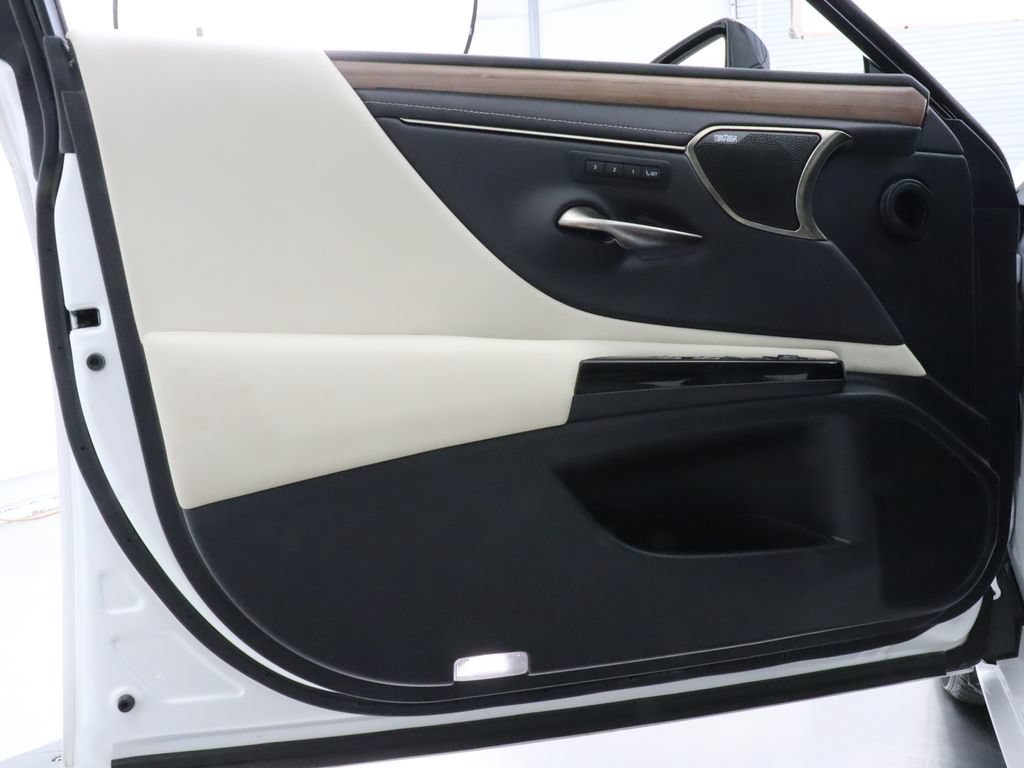 Used 2023 Lexus ES 350 Ultra Luxury w/ Accessory Package (Z2) FWD image 36