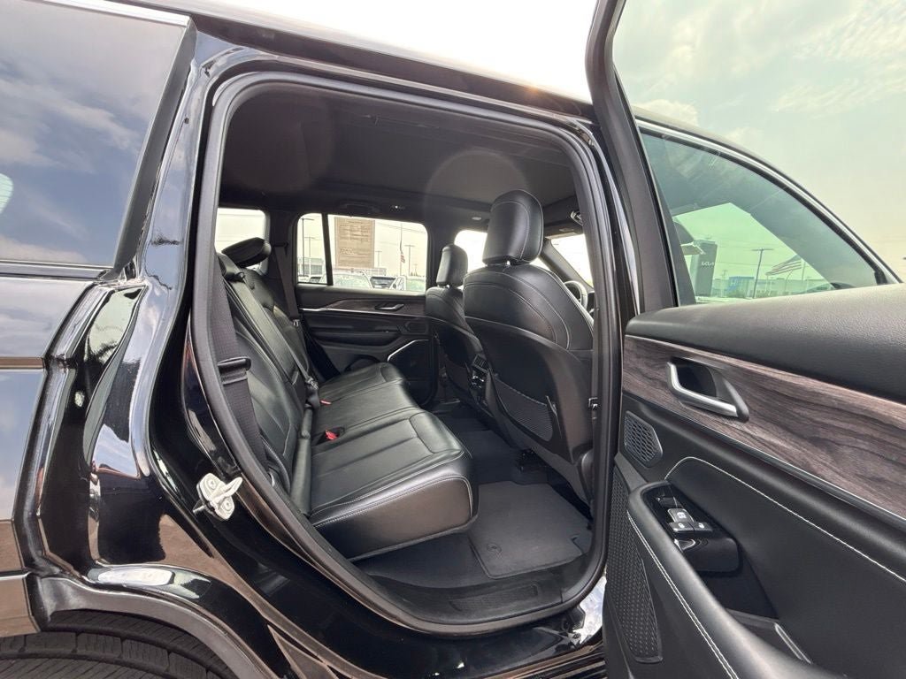 Used 2024 Jeep Grand Cherokee Overland AWD/4WD image 43