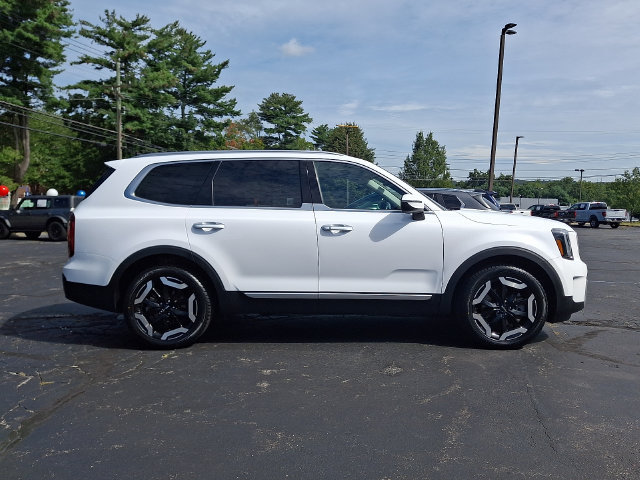 Used 2025 Kia Telluride S FWD image 7