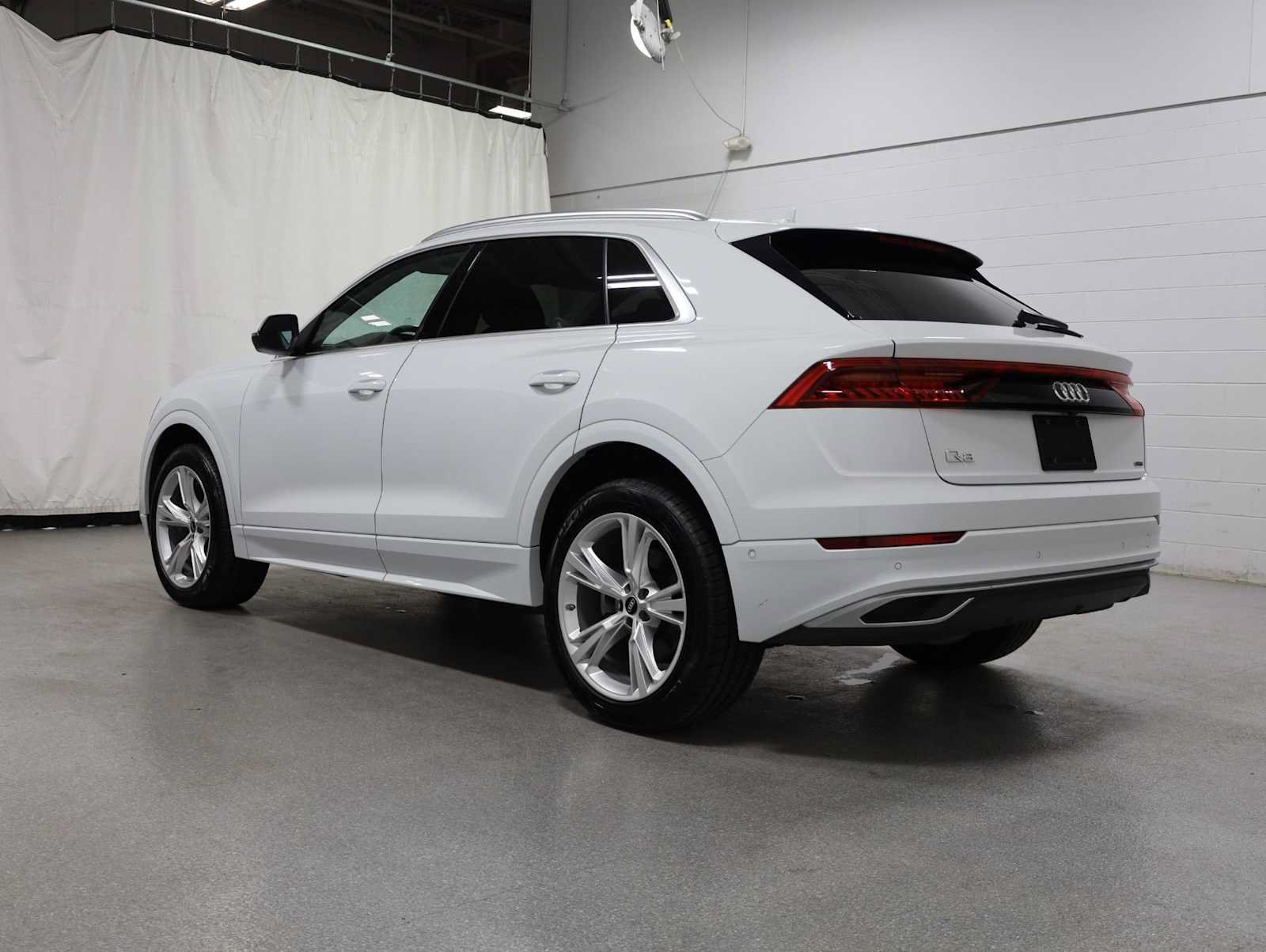 Used 2023 Audi Q8 Premium w/ Convenience Package AWD/4WD image 3