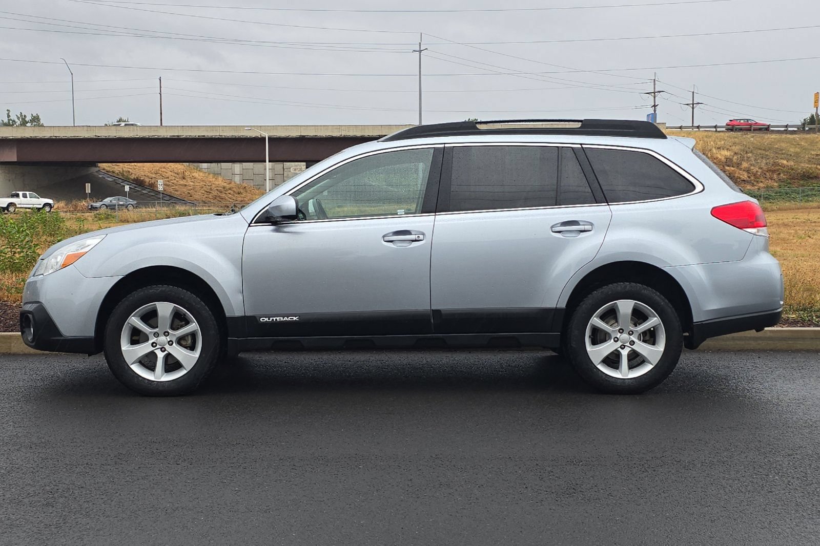 Used 2013 Subaru Outback 2.5i Premium AWD/4WD image 6