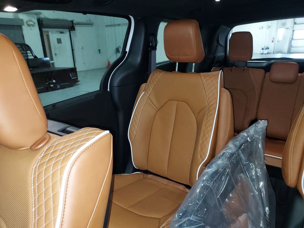 New 2026 Chrysler Pacifica Pinnacle w/ Trailer Tow Group image 12