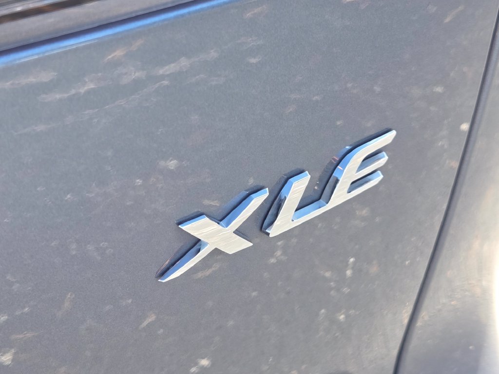 Used 2023 Toyota Corolla Cross XLE w/ Convenience Package FWD image 6