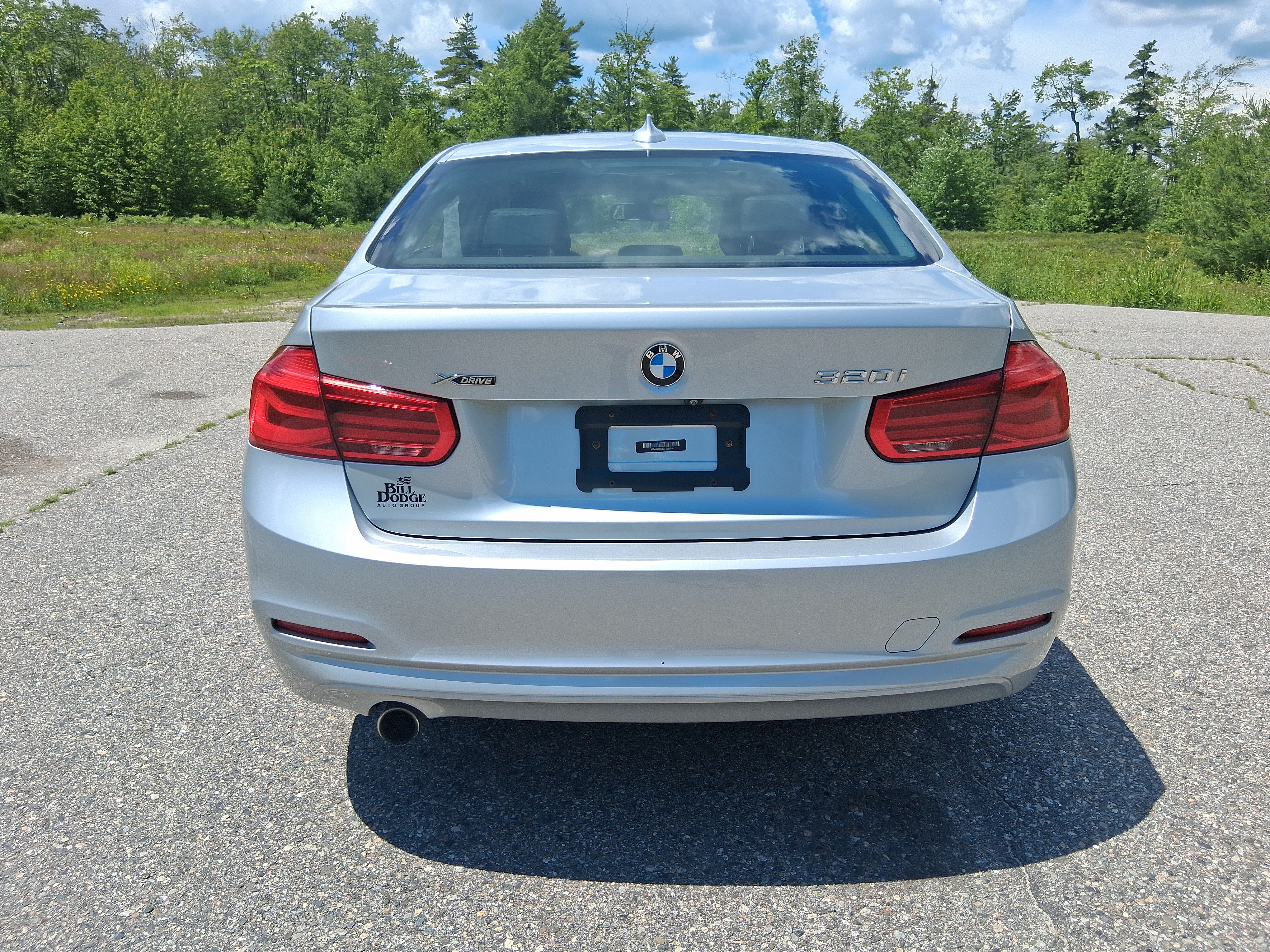 Used 2018 BMW 320i xDrive Sedan AWD/4WD image 6